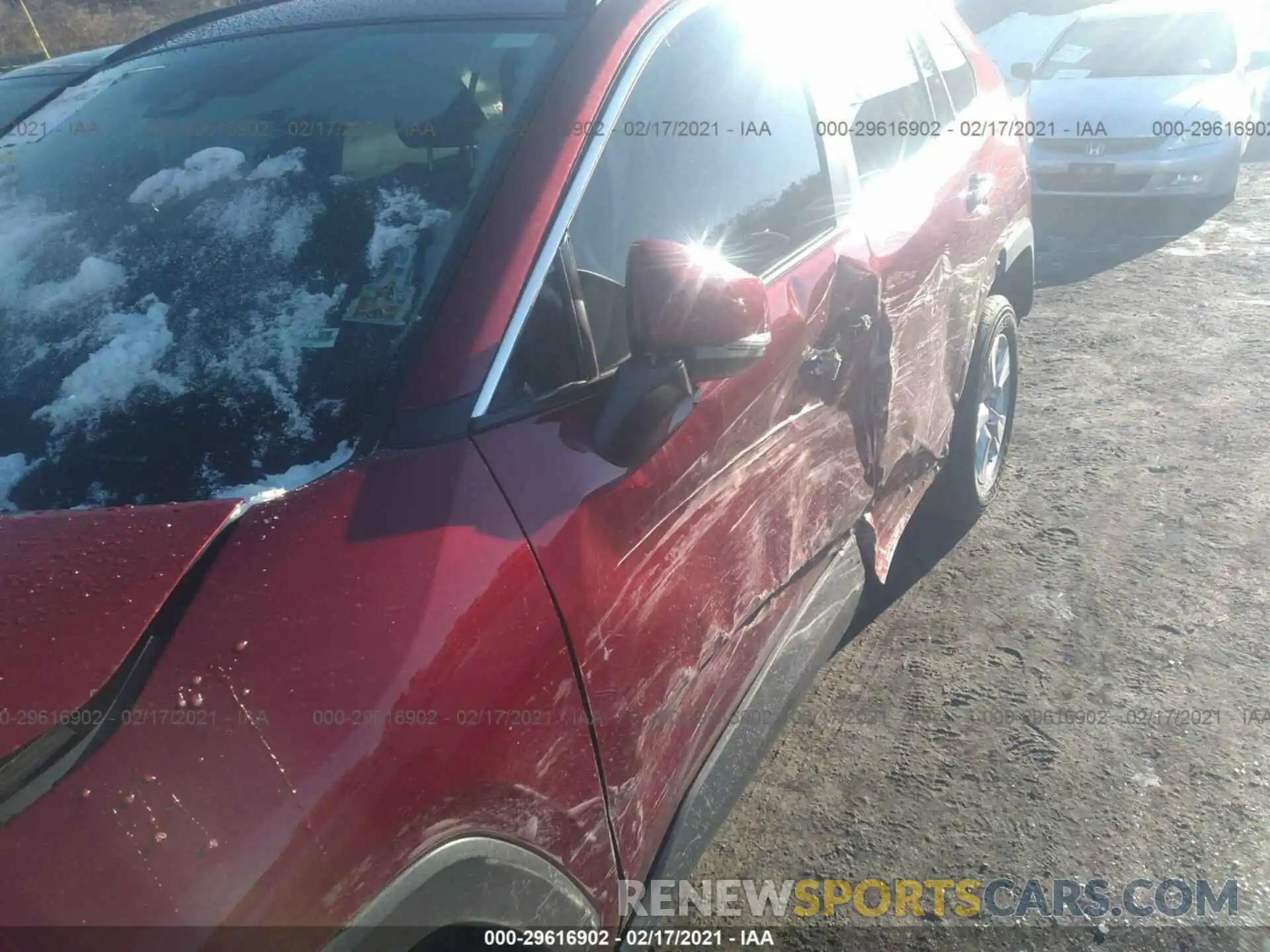 6 Photograph of a damaged car 2T3P1RFV3LW118126 TOYOTA RAV4 2020