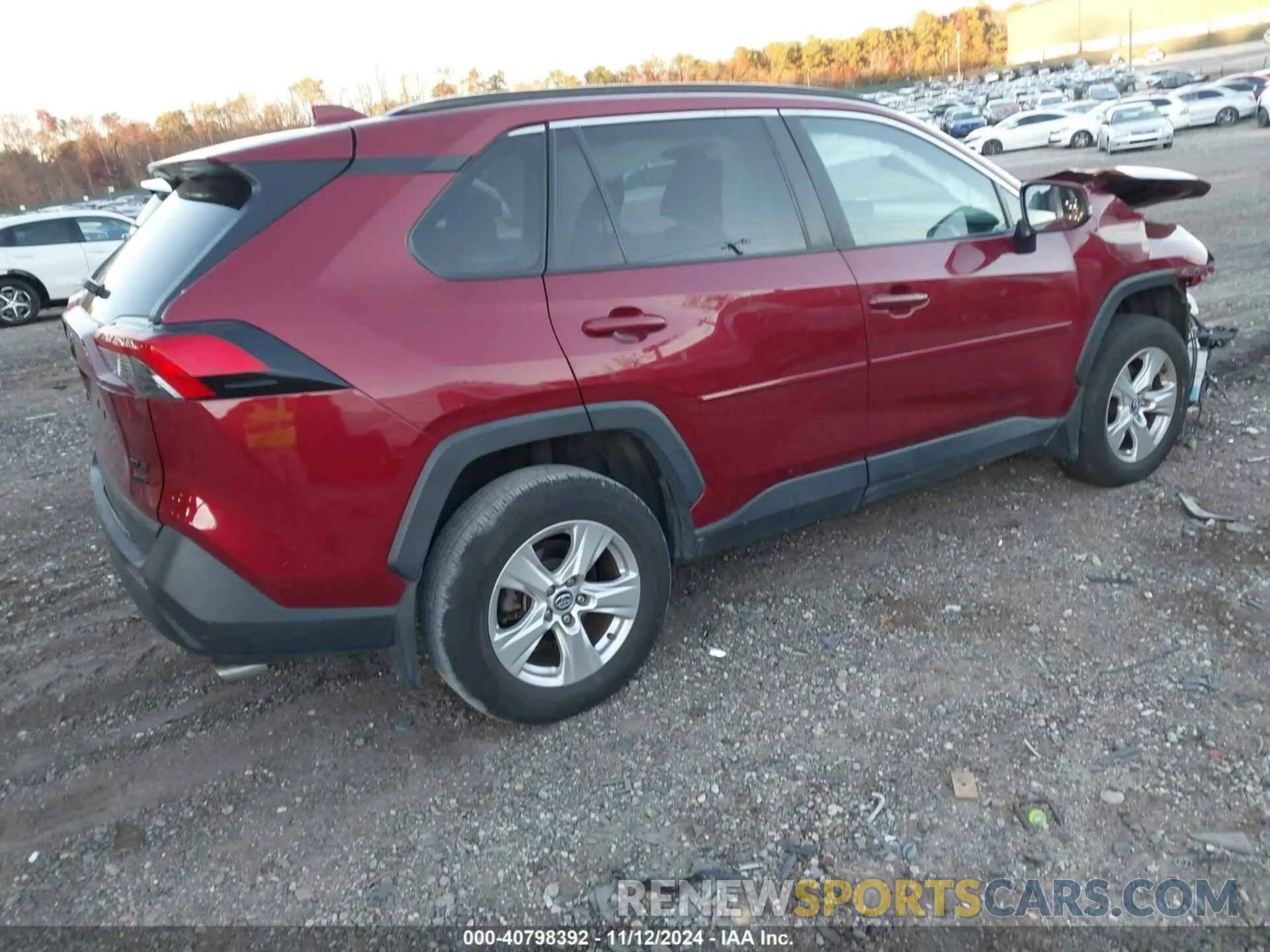 4 Photograph of a damaged car 2T3P1RFV3LW118711 TOYOTA RAV4 2020