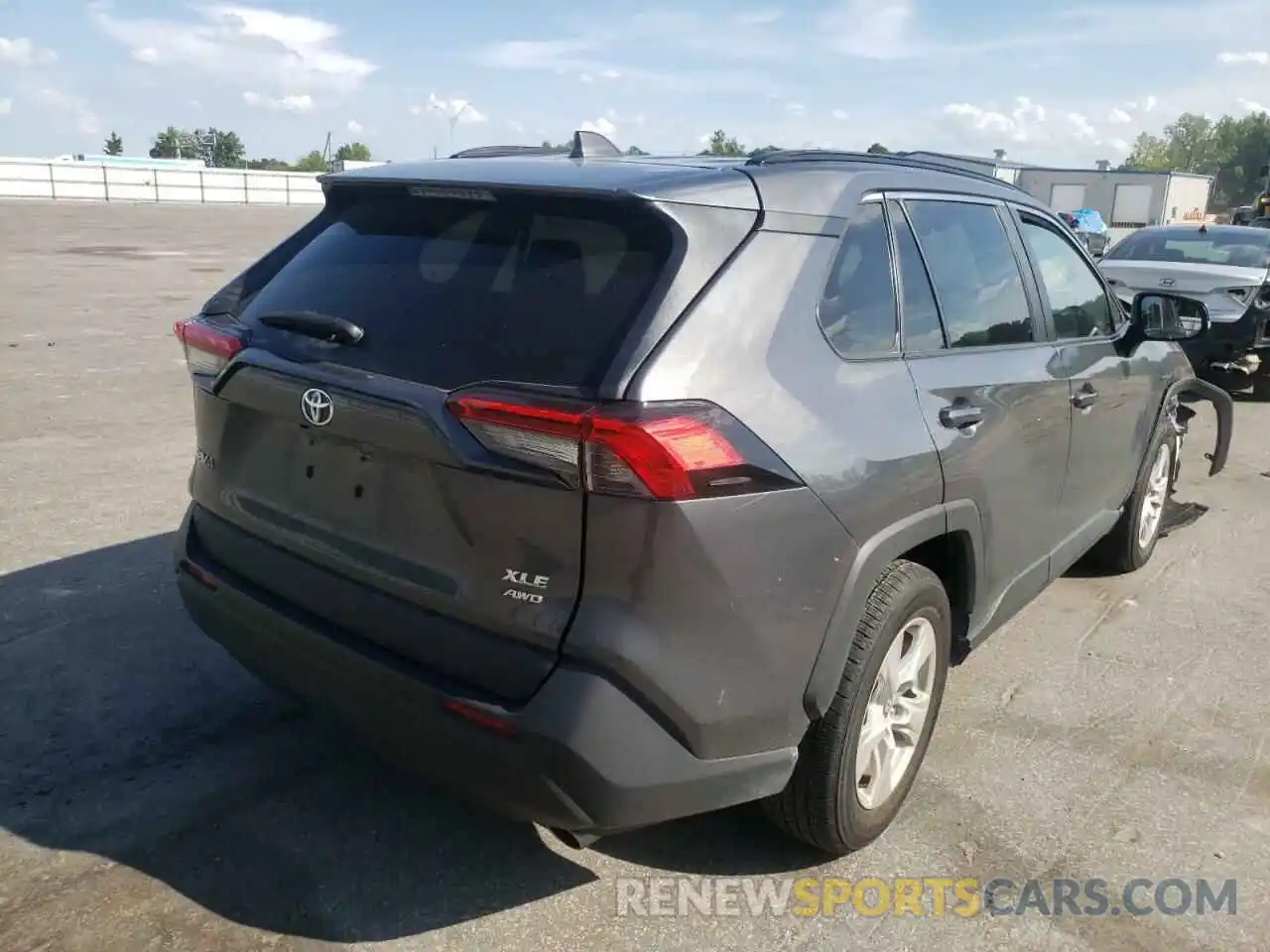 4 Photograph of a damaged car 2T3P1RFV3LW124038 TOYOTA RAV4 2020