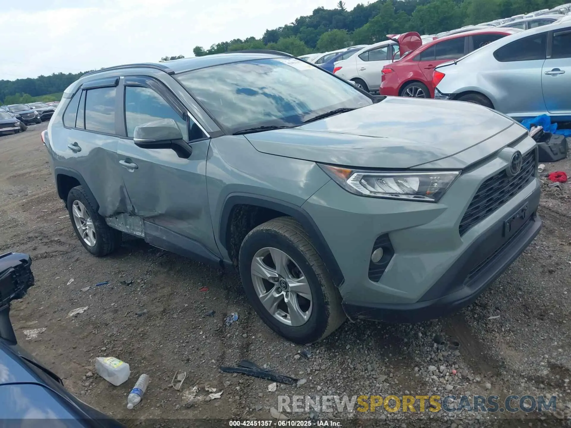 1 Photograph of a damaged car 2T3P1RFV4LC078642 TOYOTA RAV4 2020