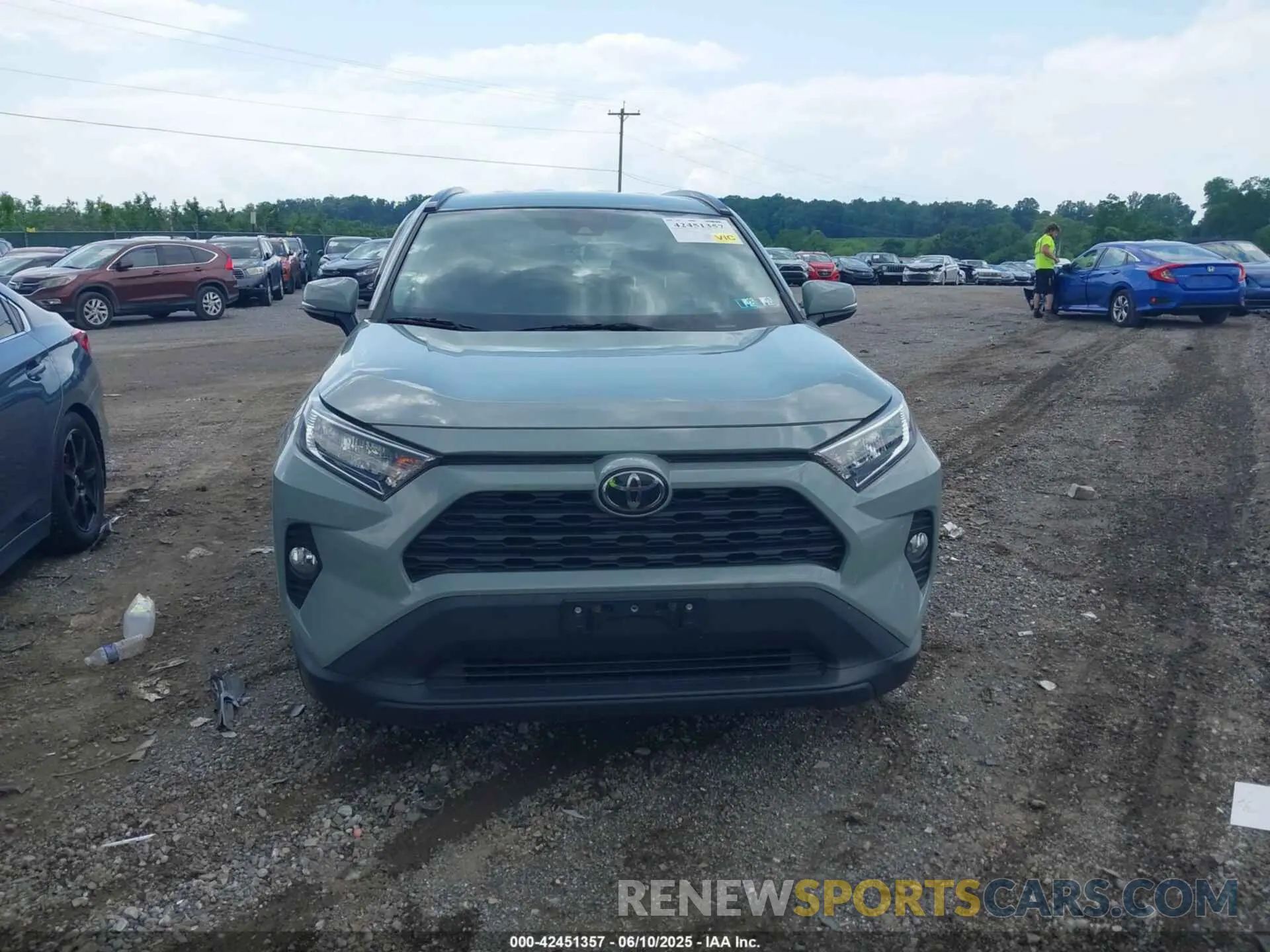 12 Photograph of a damaged car 2T3P1RFV4LC078642 TOYOTA RAV4 2020