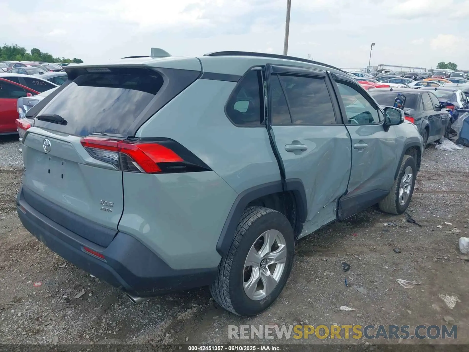 4 Photograph of a damaged car 2T3P1RFV4LC078642 TOYOTA RAV4 2020
