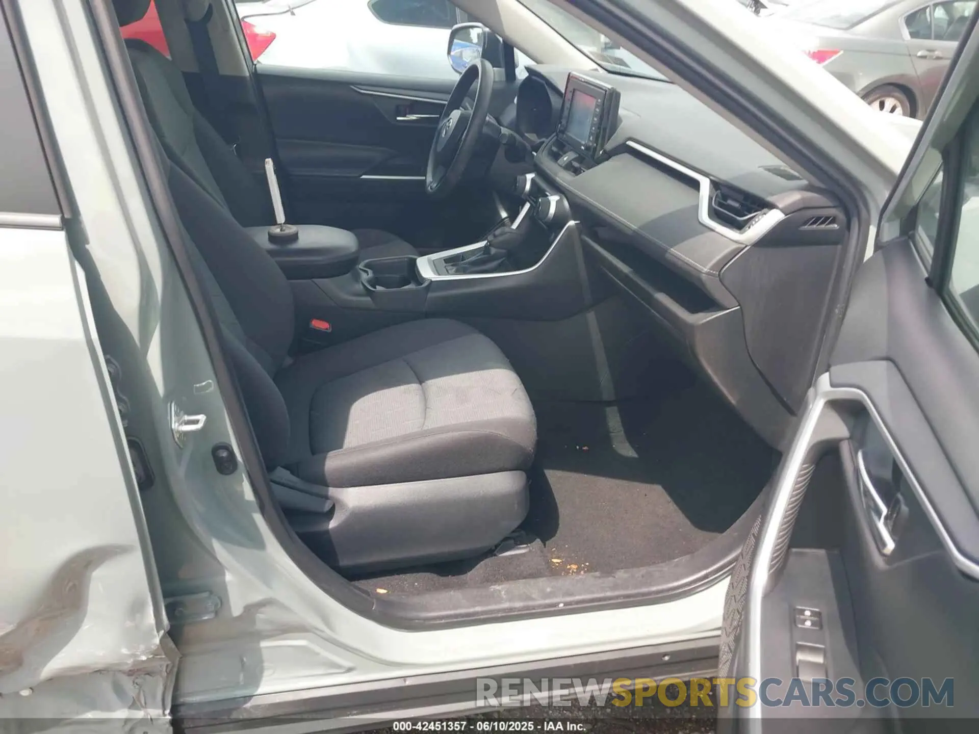 5 Photograph of a damaged car 2T3P1RFV4LC078642 TOYOTA RAV4 2020