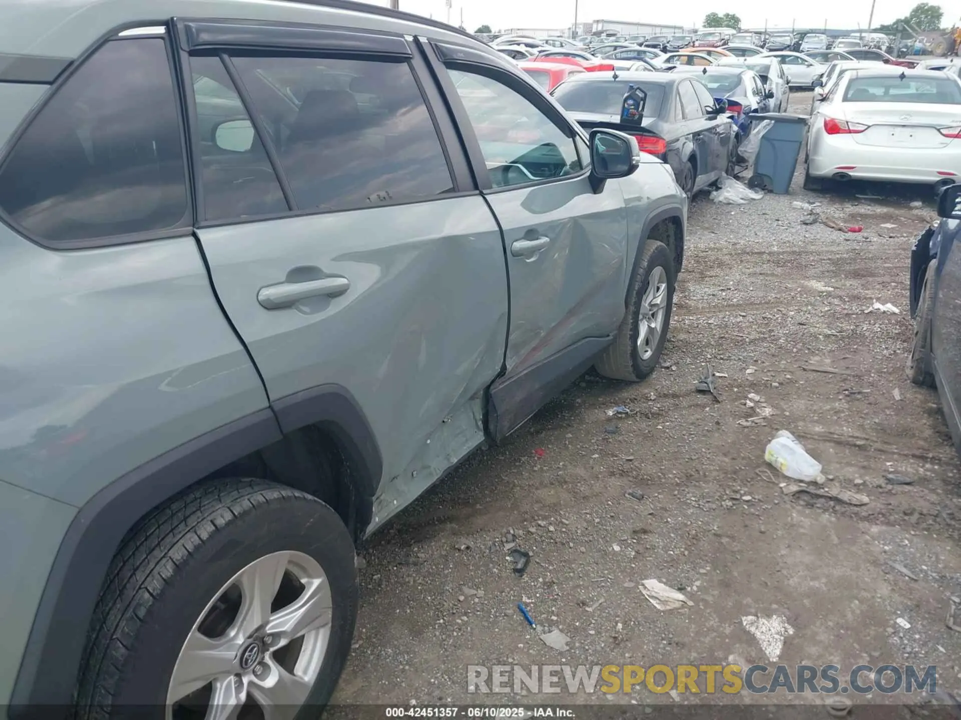 6 Photograph of a damaged car 2T3P1RFV4LC078642 TOYOTA RAV4 2020