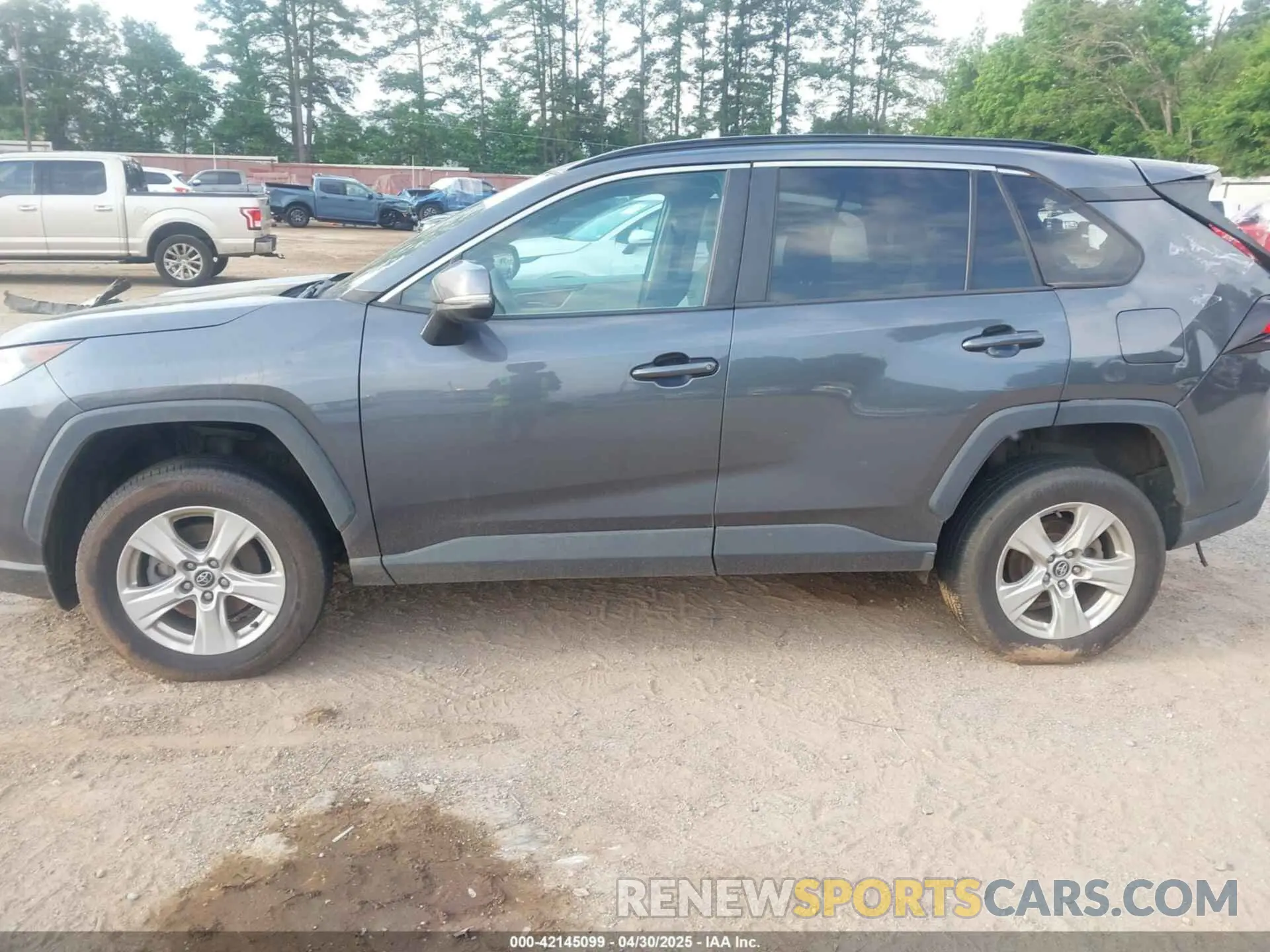 13 Photograph of a damaged car 2T3P1RFV4LC090760 TOYOTA RAV4 2020
