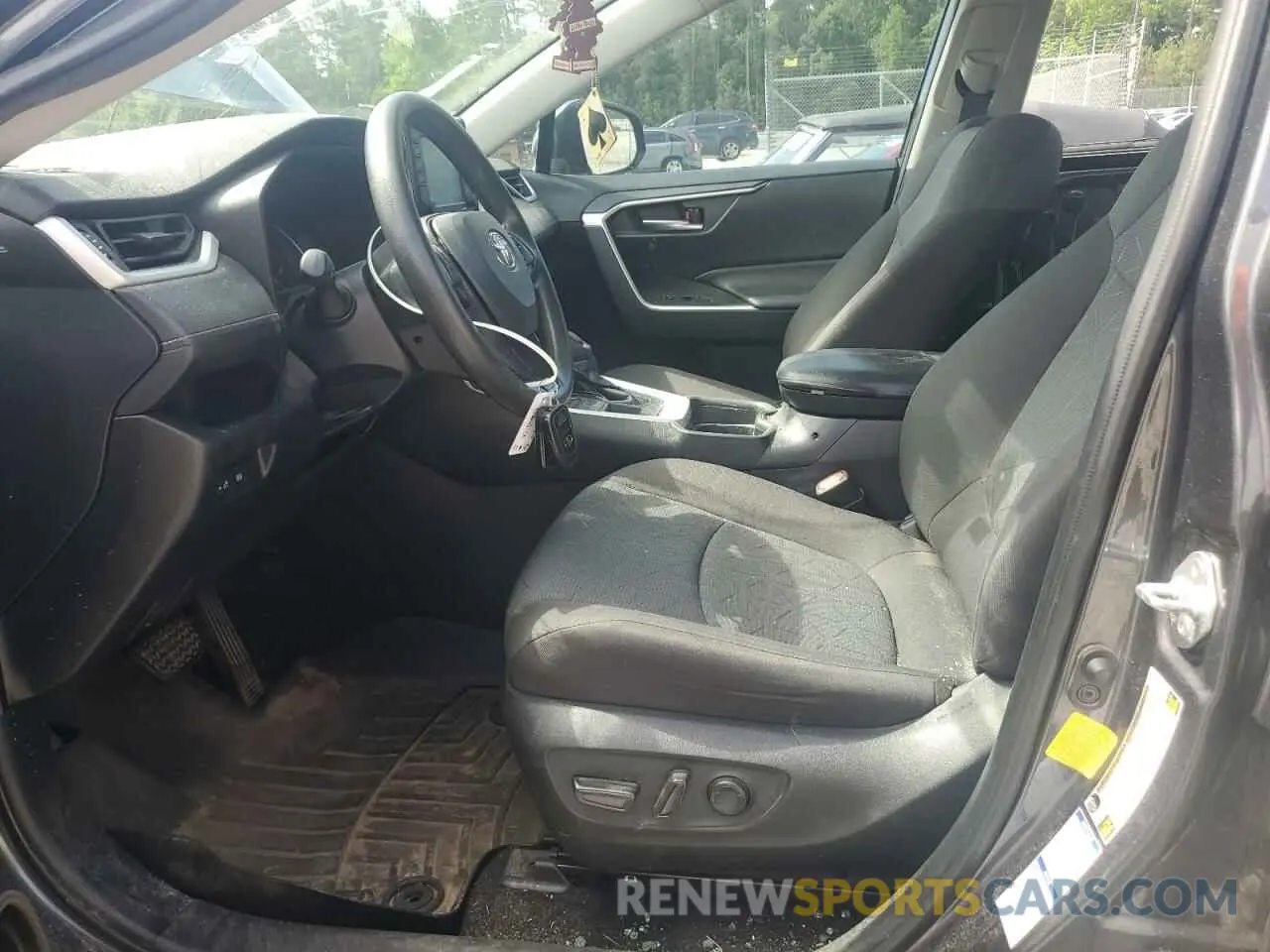 7 Photograph of a damaged car 2T3P1RFV4LC096476 TOYOTA RAV4 2020