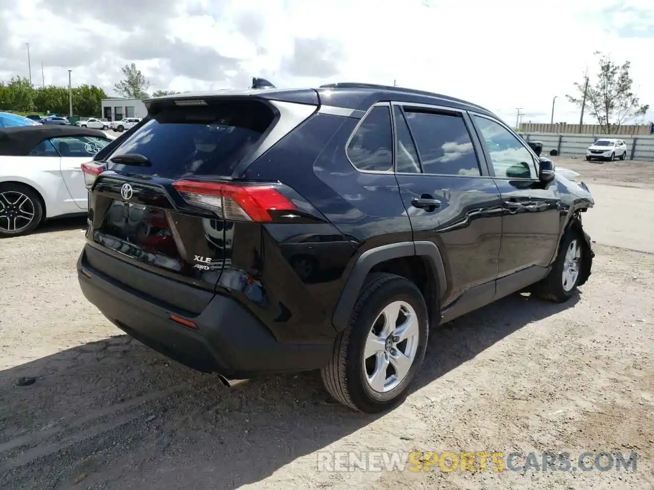 4 Photograph of a damaged car 2T3P1RFV4LC099877 TOYOTA RAV4 2020