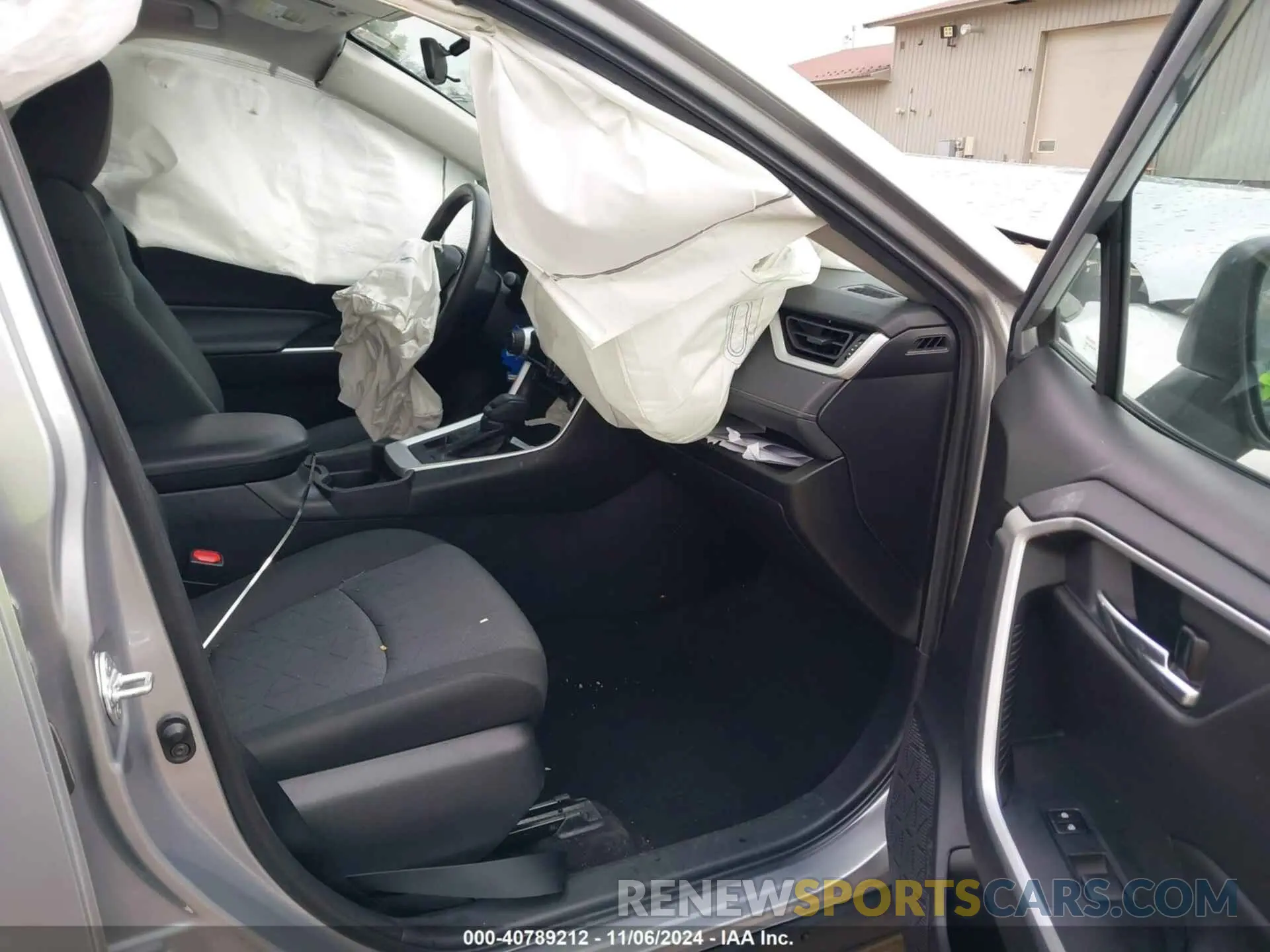 5 Photograph of a damaged car 2T3P1RFV4LC106746 TOYOTA RAV4 2020