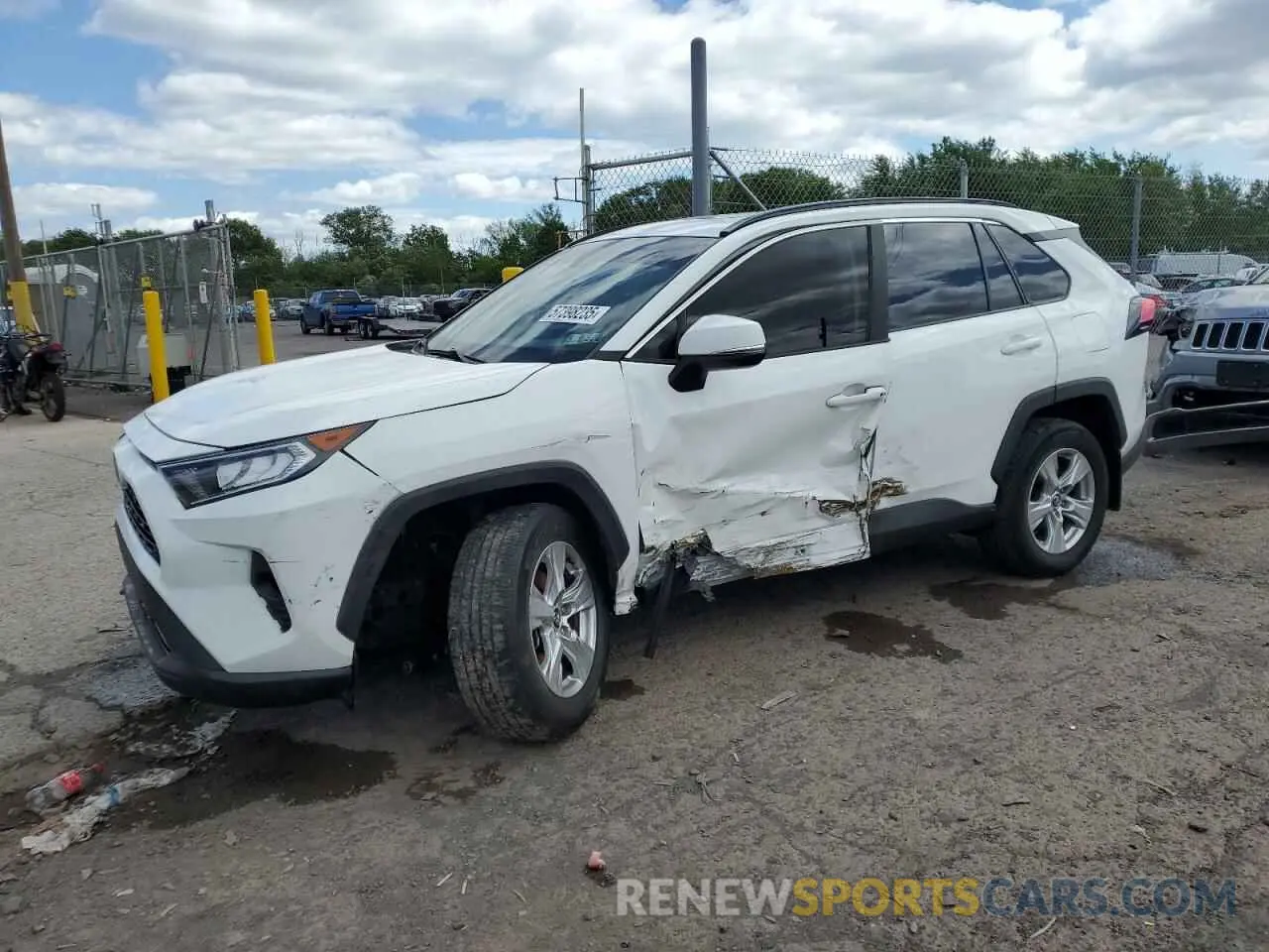 1 Photograph of a damaged car 2T3P1RFV4LW130169 TOYOTA RAV4 2020