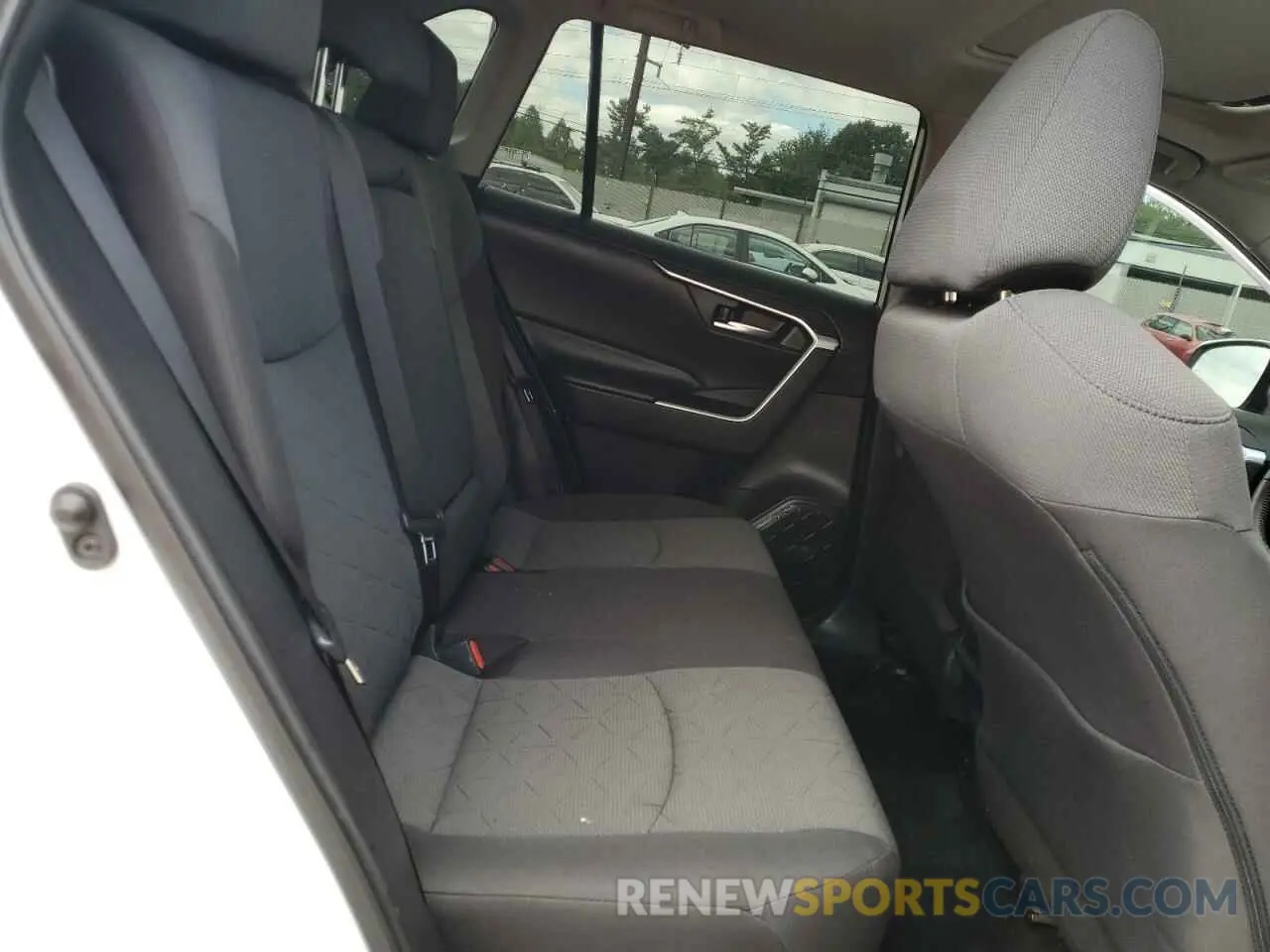 11 Photograph of a damaged car 2T3P1RFV4LW130169 TOYOTA RAV4 2020