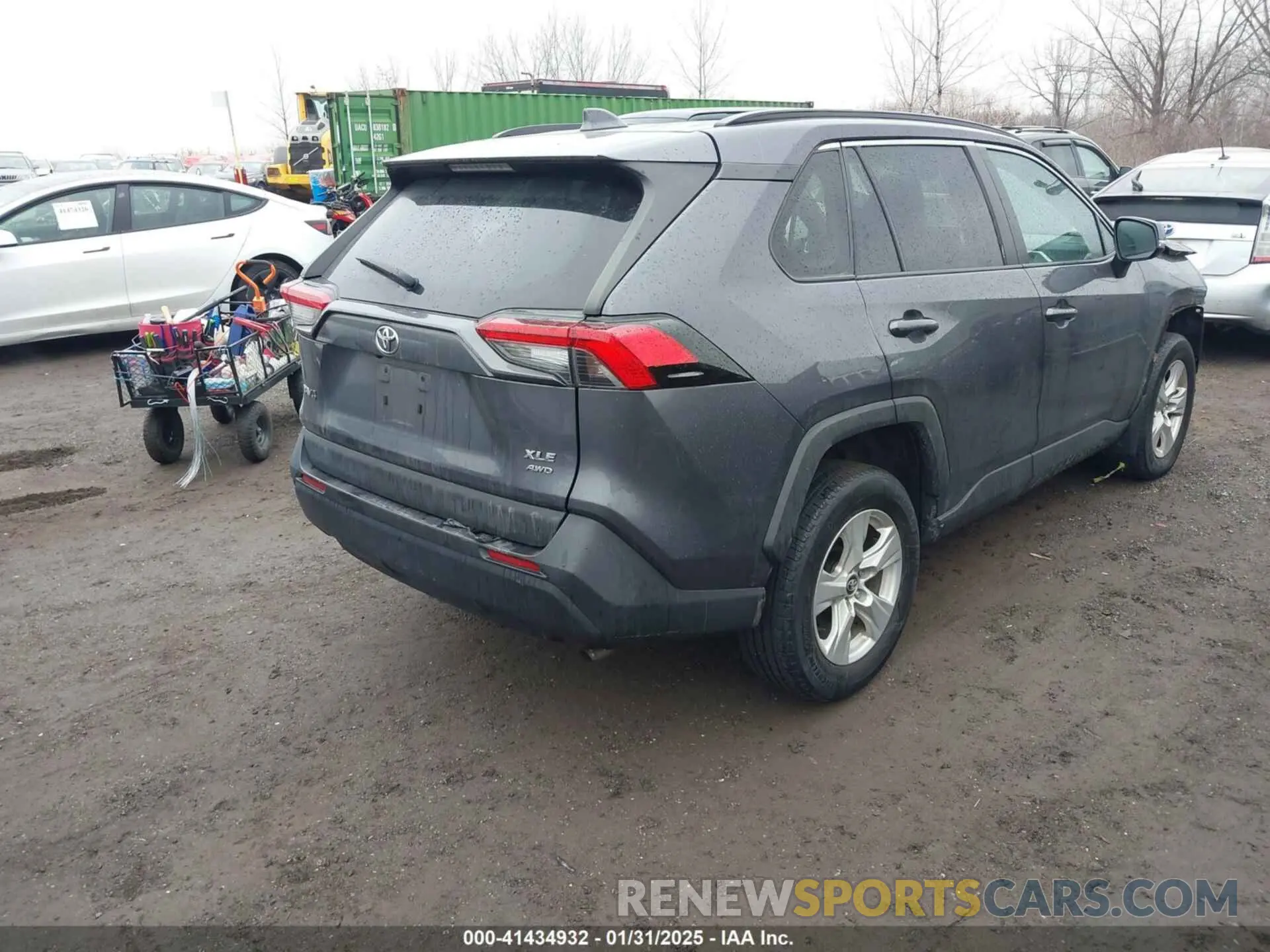 4 Photograph of a damaged car 2T3P1RFV4LW131273 TOYOTA RAV4 2020