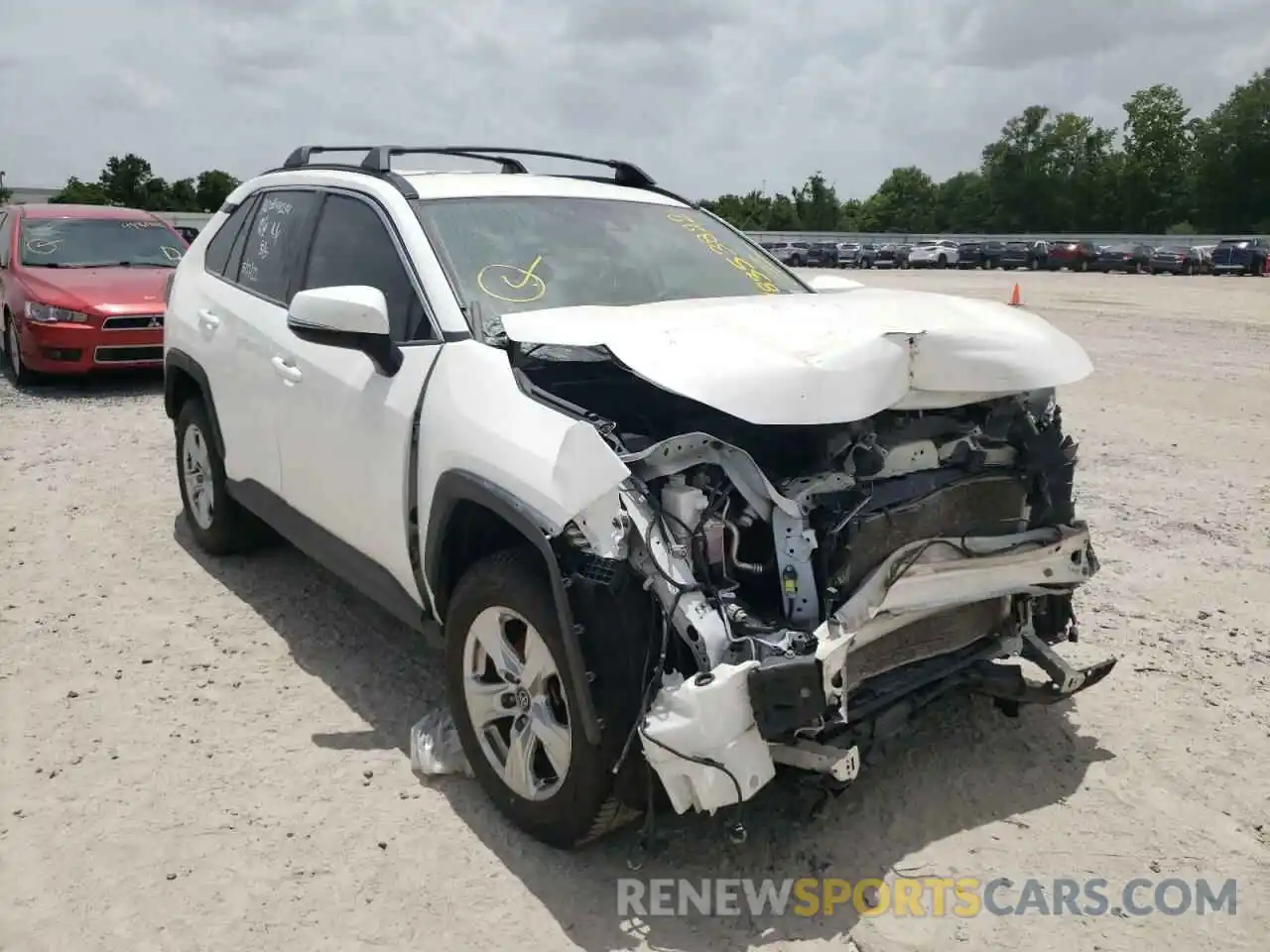 1 Photograph of a damaged car 2T3P1RFV5LC067570 TOYOTA RAV4 2020