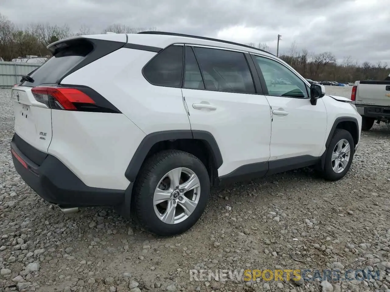 3 Photograph of a damaged car 2T3P1RFV5LC070811 TOYOTA RAV4 2020