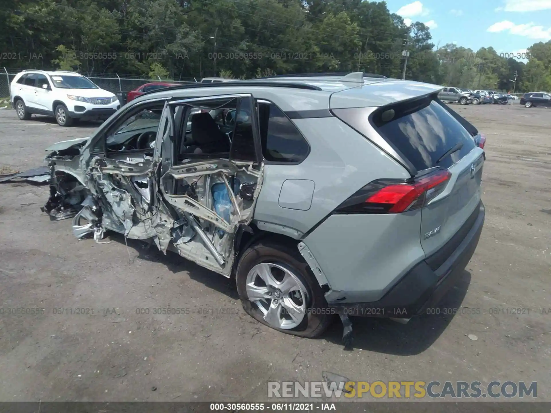 3 Photograph of a damaged car 2T3P1RFV5LC090668 TOYOTA RAV4 2020