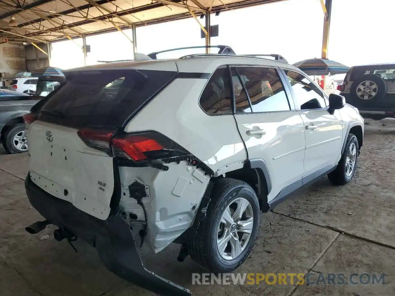 4 Photograph of a damaged car 2T3P1RFV5LC100244 TOYOTA RAV4 2020