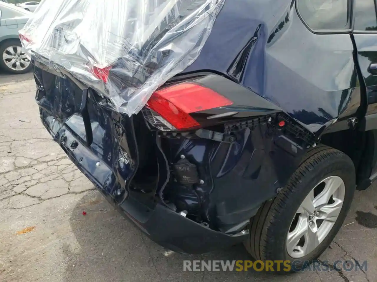 9 Photograph of a damaged car 2T3P1RFV5LC103211 TOYOTA RAV4 2020