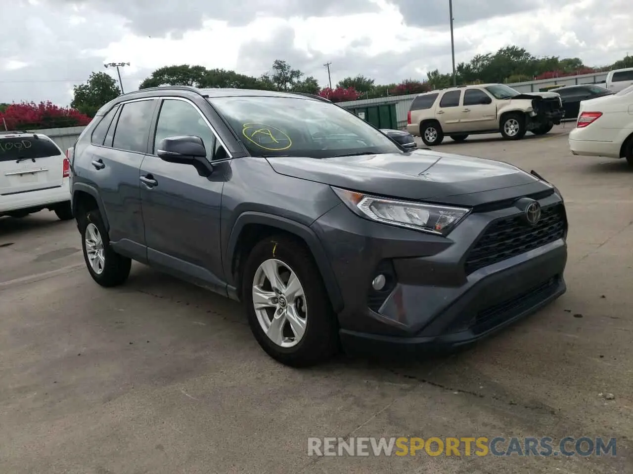 1 Photograph of a damaged car 2T3P1RFV5LC103354 TOYOTA RAV4 2020