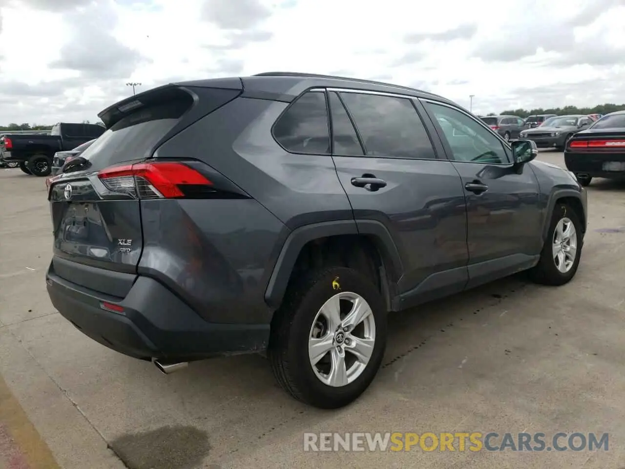 4 Photograph of a damaged car 2T3P1RFV5LC103354 TOYOTA RAV4 2020