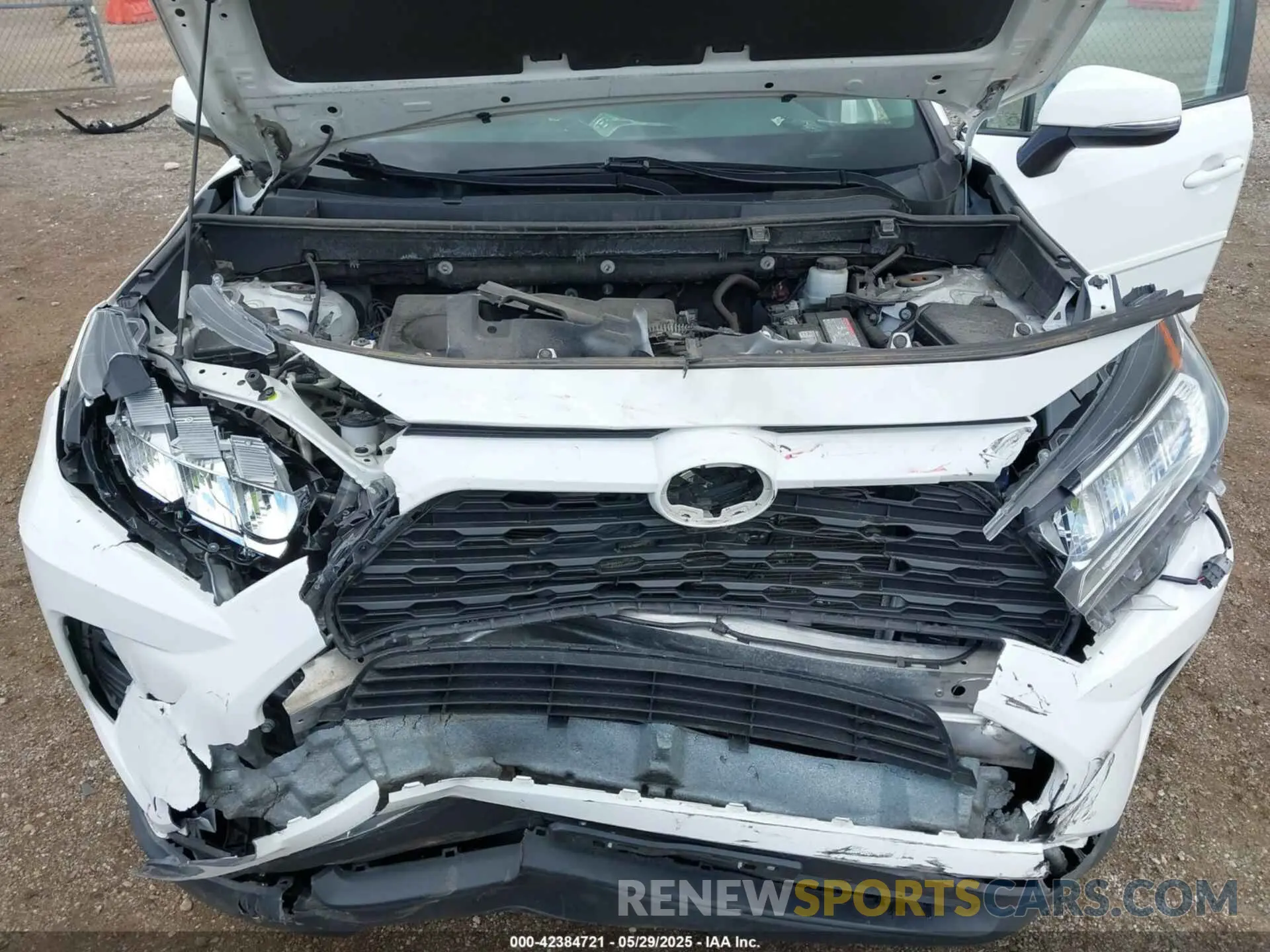 10 Photograph of a damaged car 2T3P1RFV5LC111146 TOYOTA RAV4 2020
