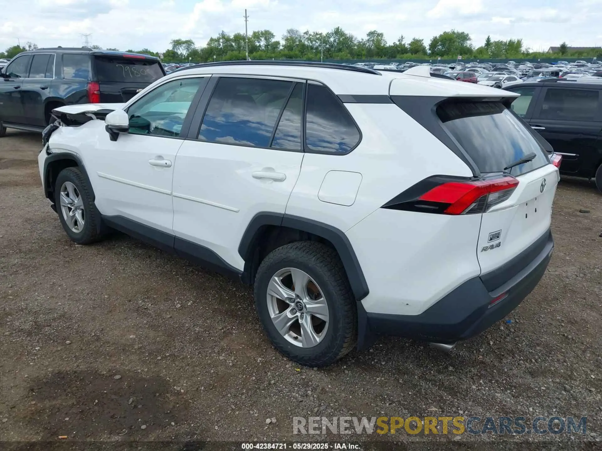 3 Photograph of a damaged car 2T3P1RFV5LC111146 TOYOTA RAV4 2020