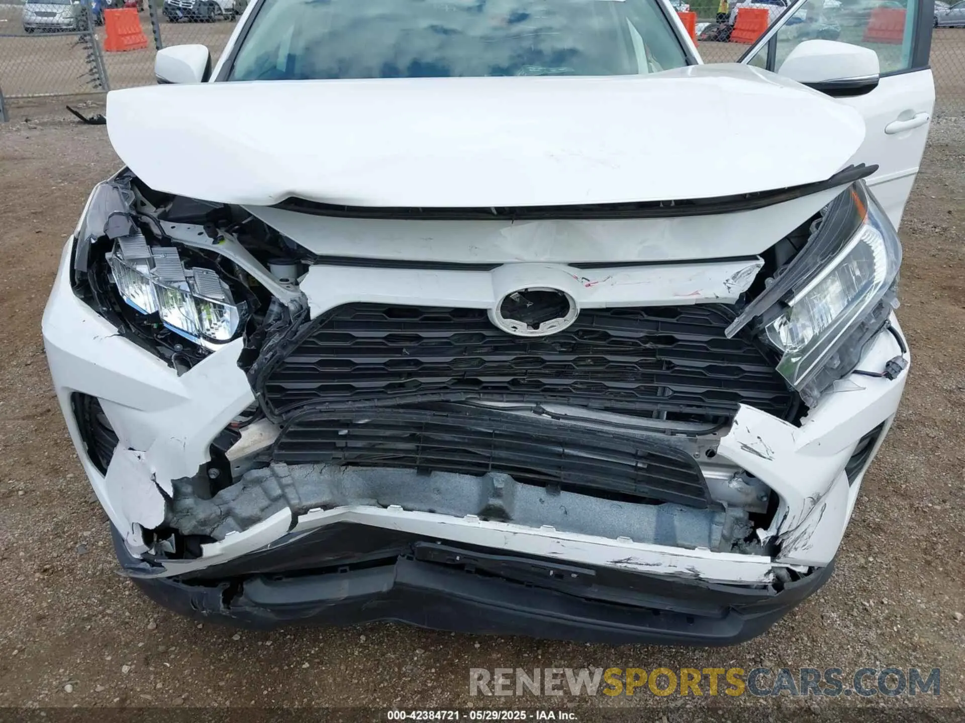 6 Photograph of a damaged car 2T3P1RFV5LC111146 TOYOTA RAV4 2020
