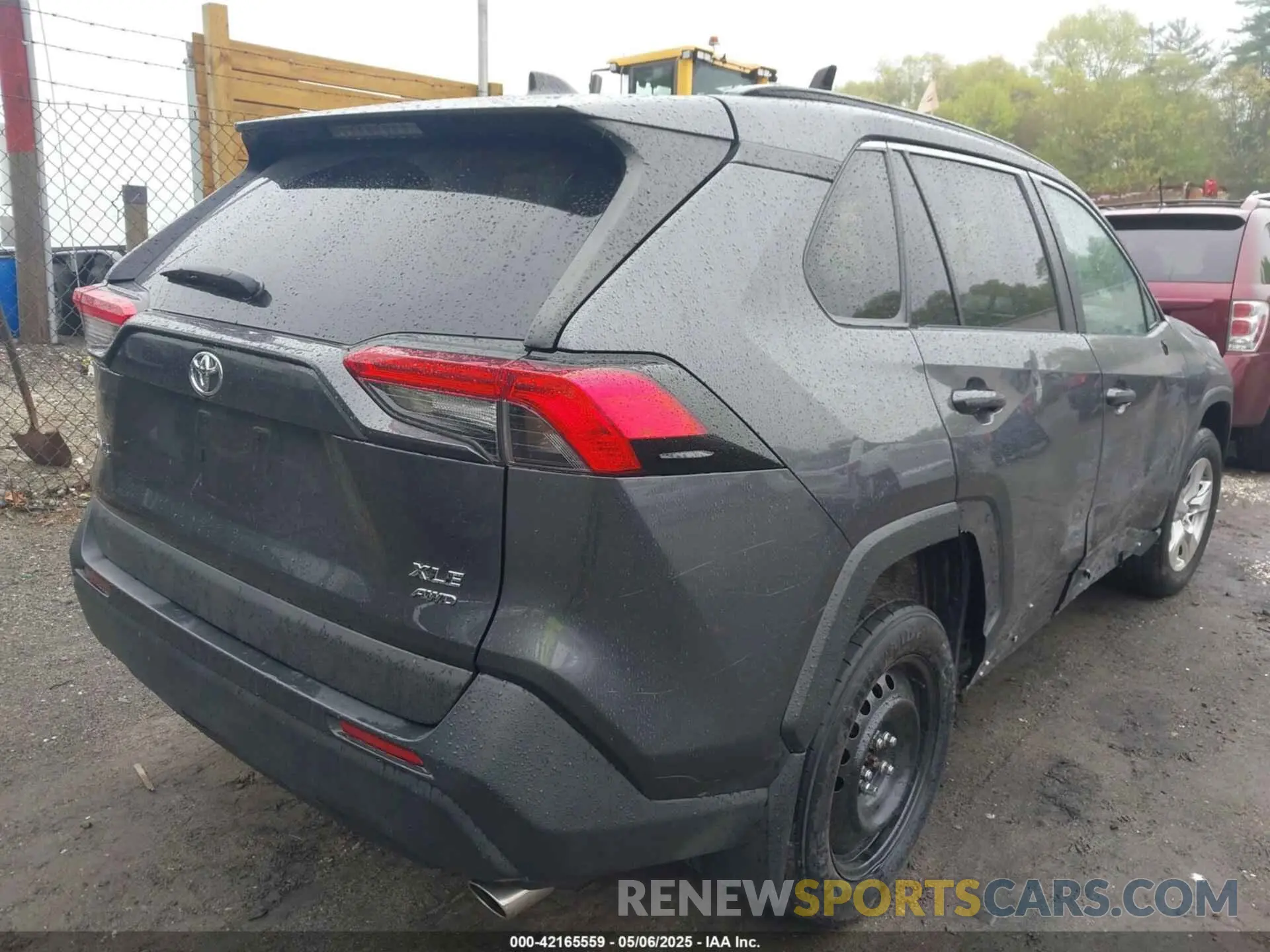 4 Photograph of a damaged car 2T3P1RFV5LC111826 TOYOTA RAV4 2020