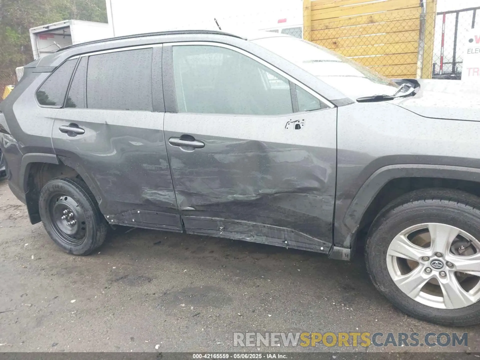 6 Photograph of a damaged car 2T3P1RFV5LC111826 TOYOTA RAV4 2020