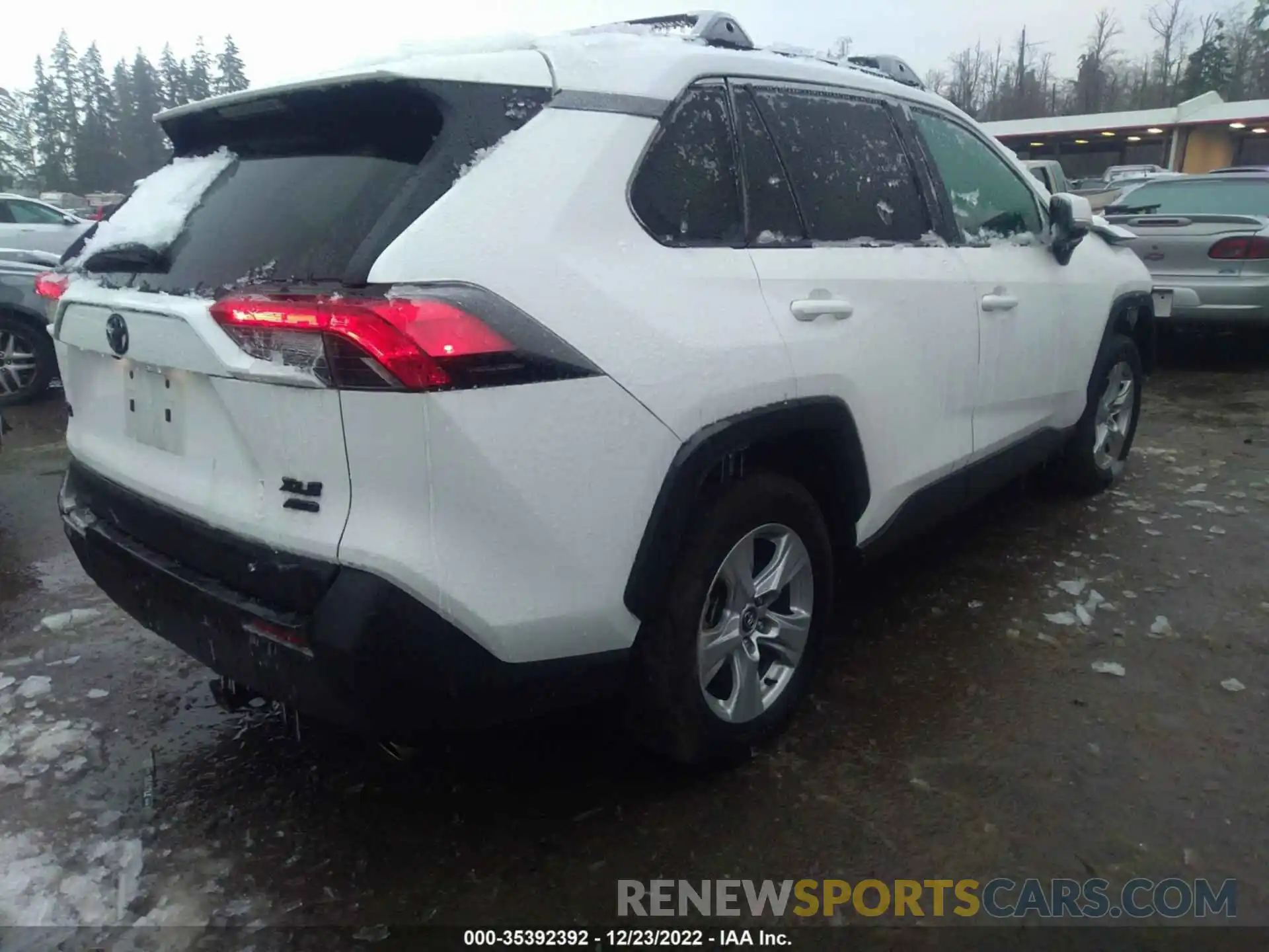 4 Photograph of a damaged car 2T3P1RFV5LC119439 TOYOTA RAV4 2020