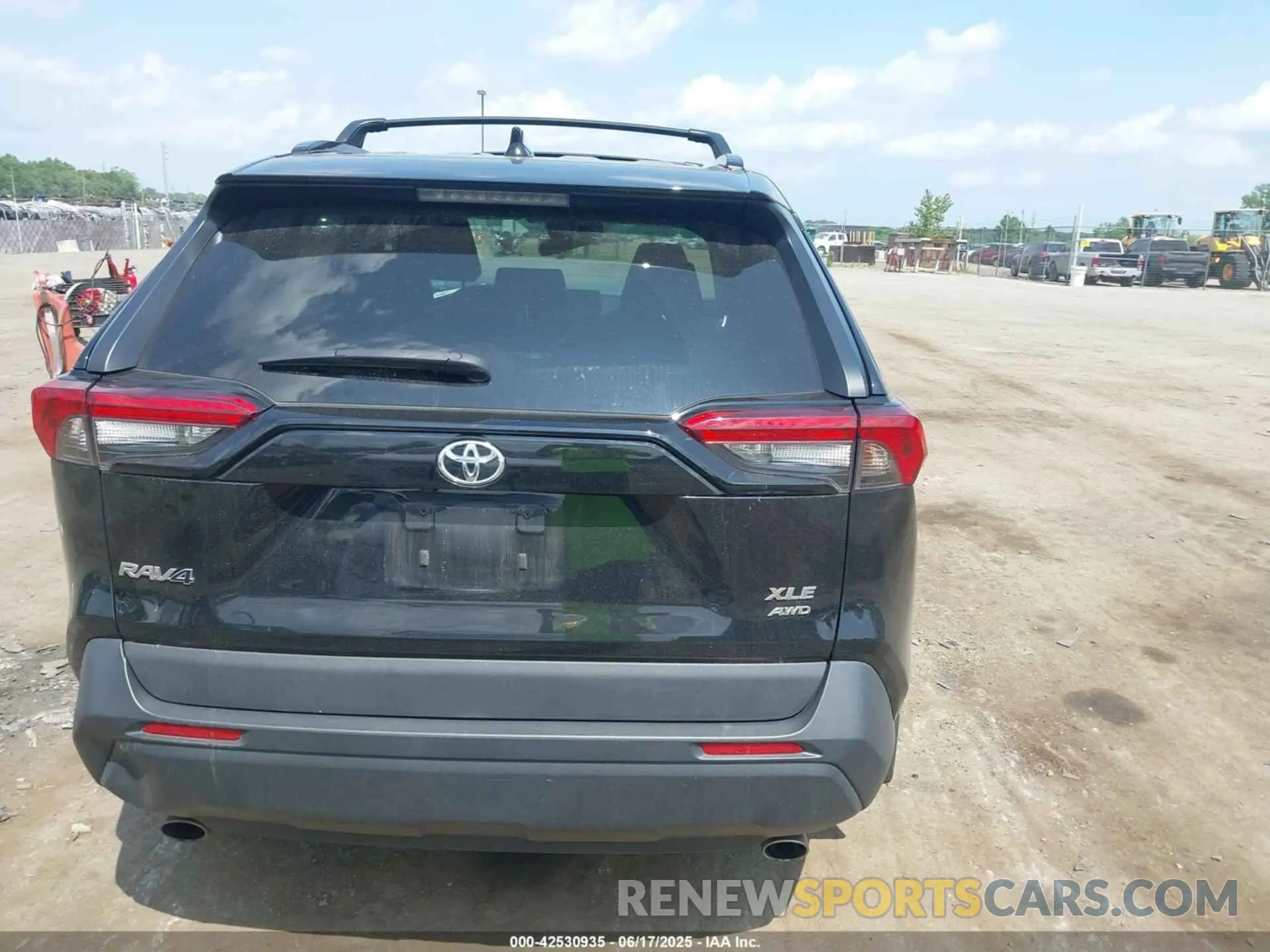 16 Photograph of a damaged car 2T3P1RFV5LC122308 TOYOTA RAV4 2020