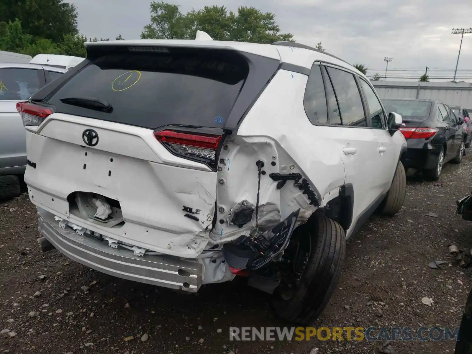 4 Photograph of a damaged car 2T3P1RFV5LC140808 TOYOTA RAV4 2020