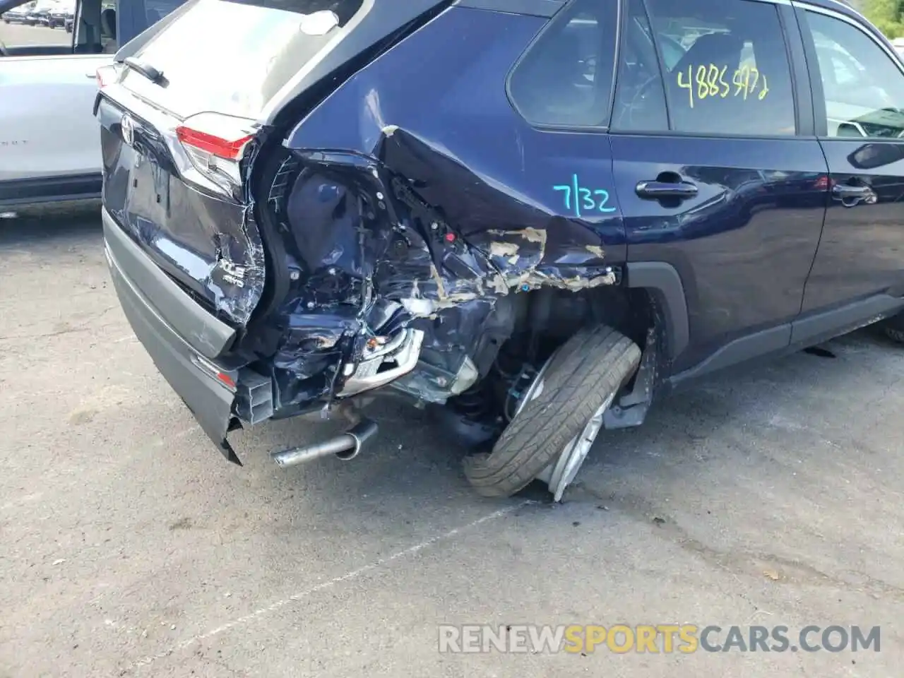 9 Photograph of a damaged car 2T3P1RFV5LW104955 TOYOTA RAV4 2020