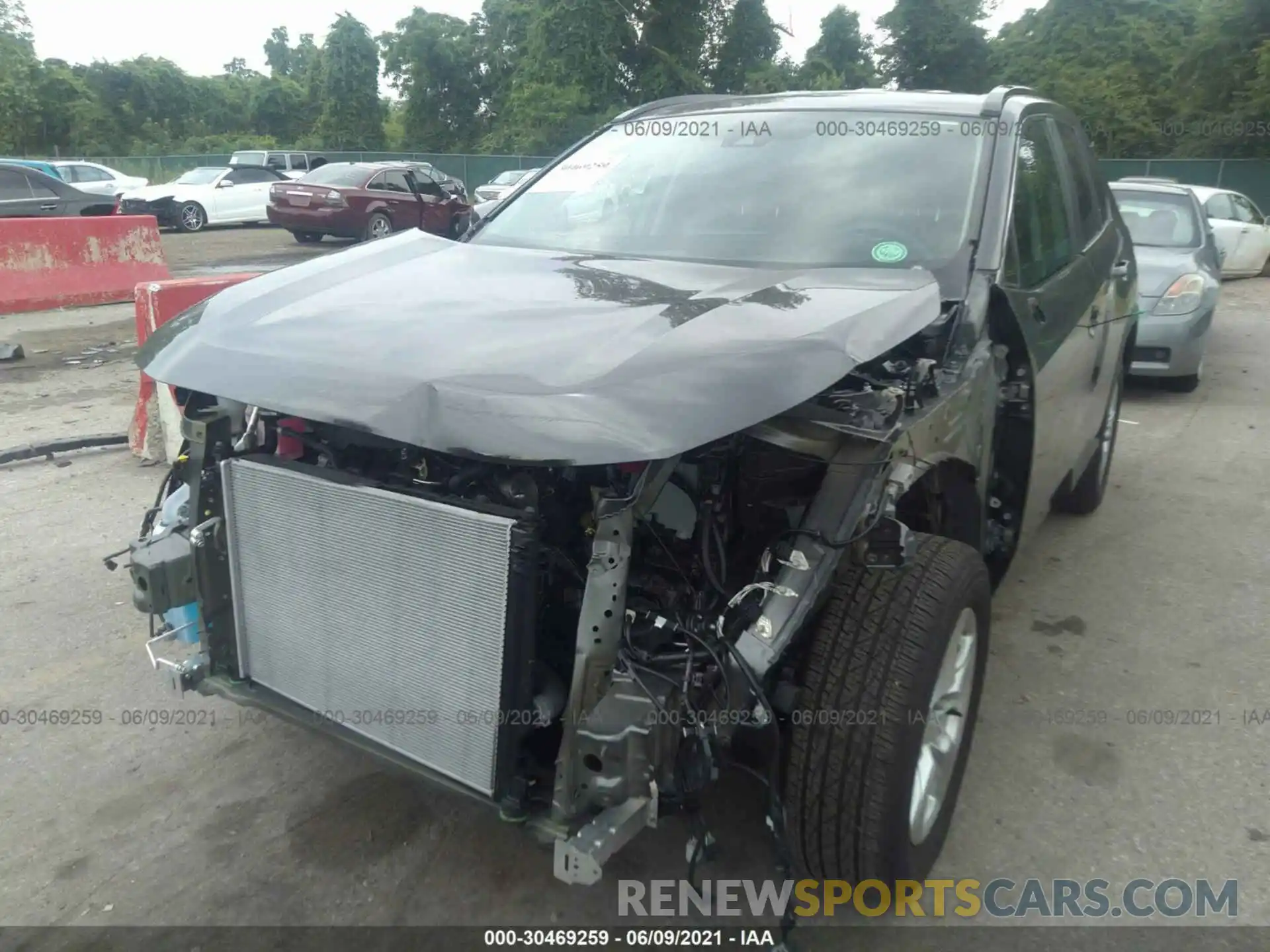 6 Photograph of a damaged car 2T3P1RFV5LW115955 TOYOTA RAV4 2020