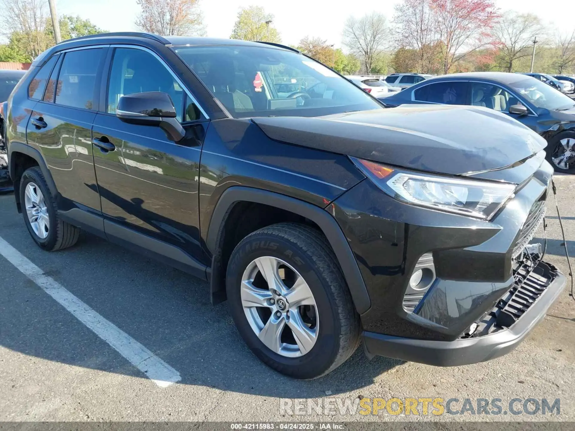 1 Photograph of a damaged car 2T3P1RFV5LW117270 TOYOTA RAV4 2020