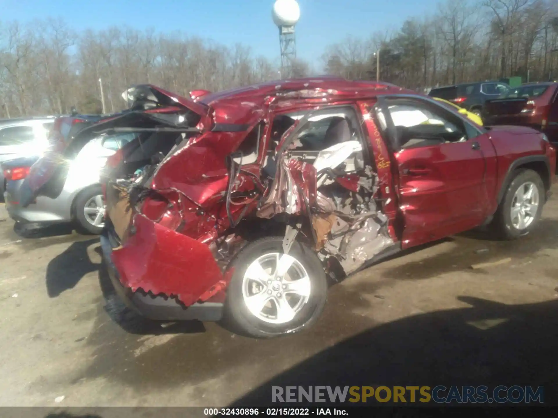 4 Photograph of a damaged car 2T3P1RFV5LW118936 TOYOTA RAV4 2020