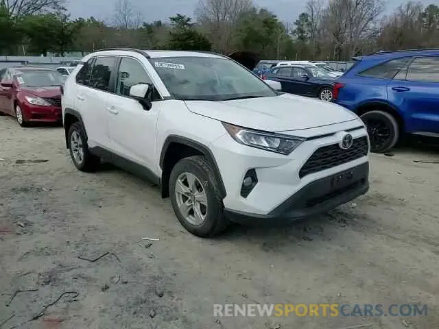 11 Photograph of a damaged car 2T3P1RFV5LW137034 TOYOTA RAV4 2020
