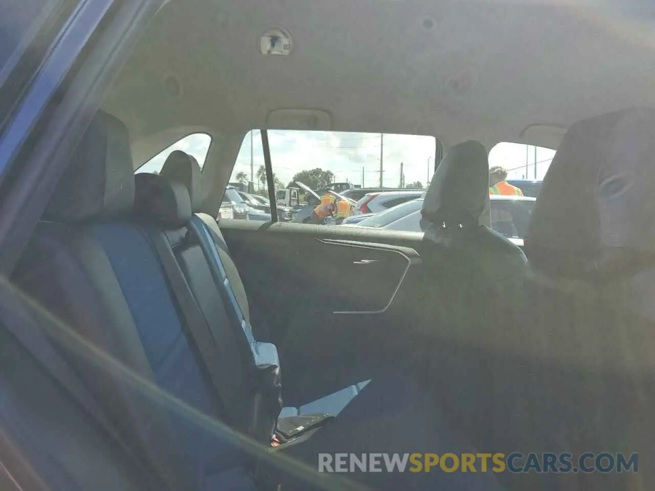 11 Photograph of a damaged car 2T3P1RFV6LC080604 TOYOTA RAV4 2020