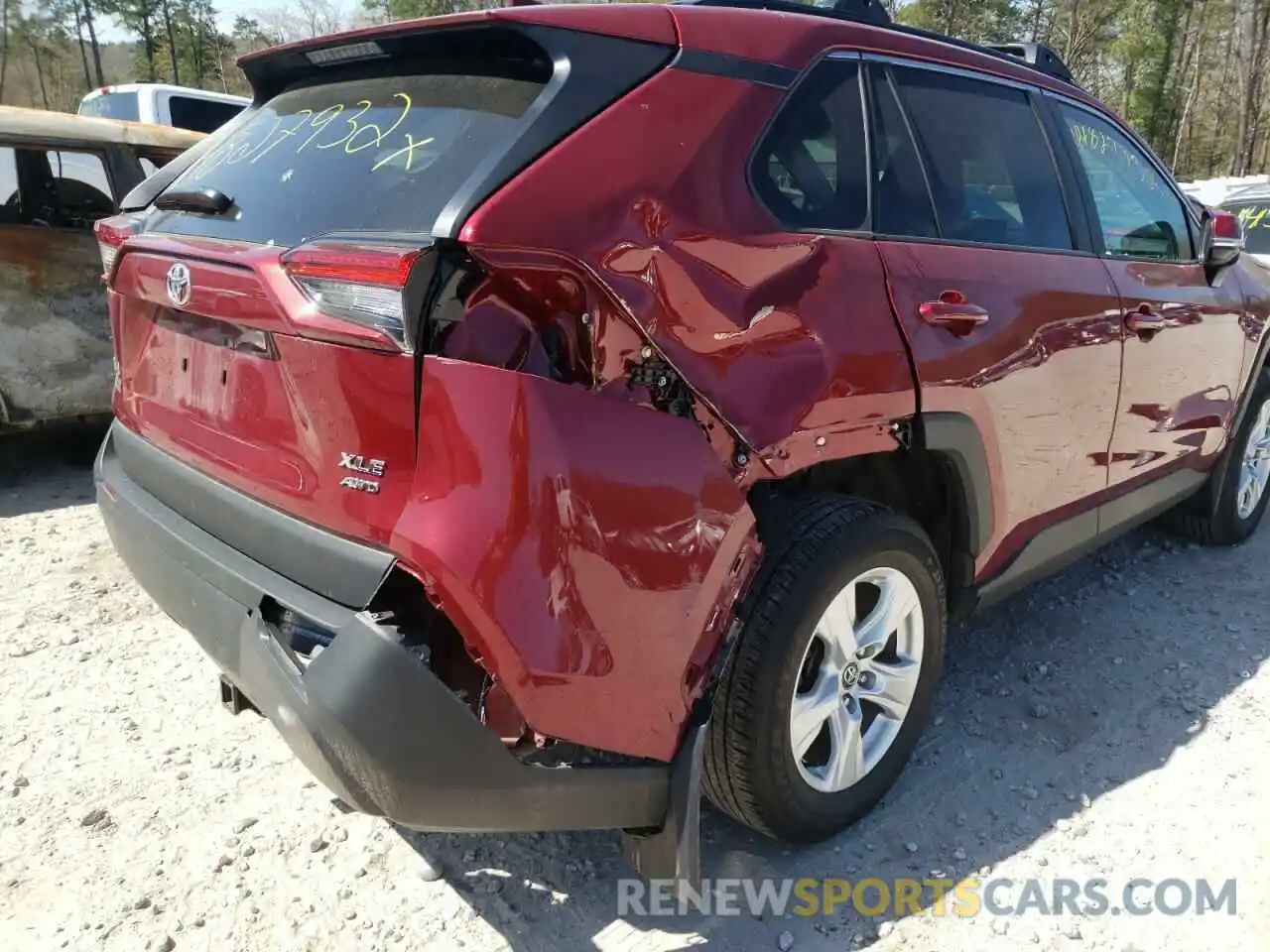 9 Photograph of a damaged car 2T3P1RFV6LC117084 TOYOTA RAV4 2020