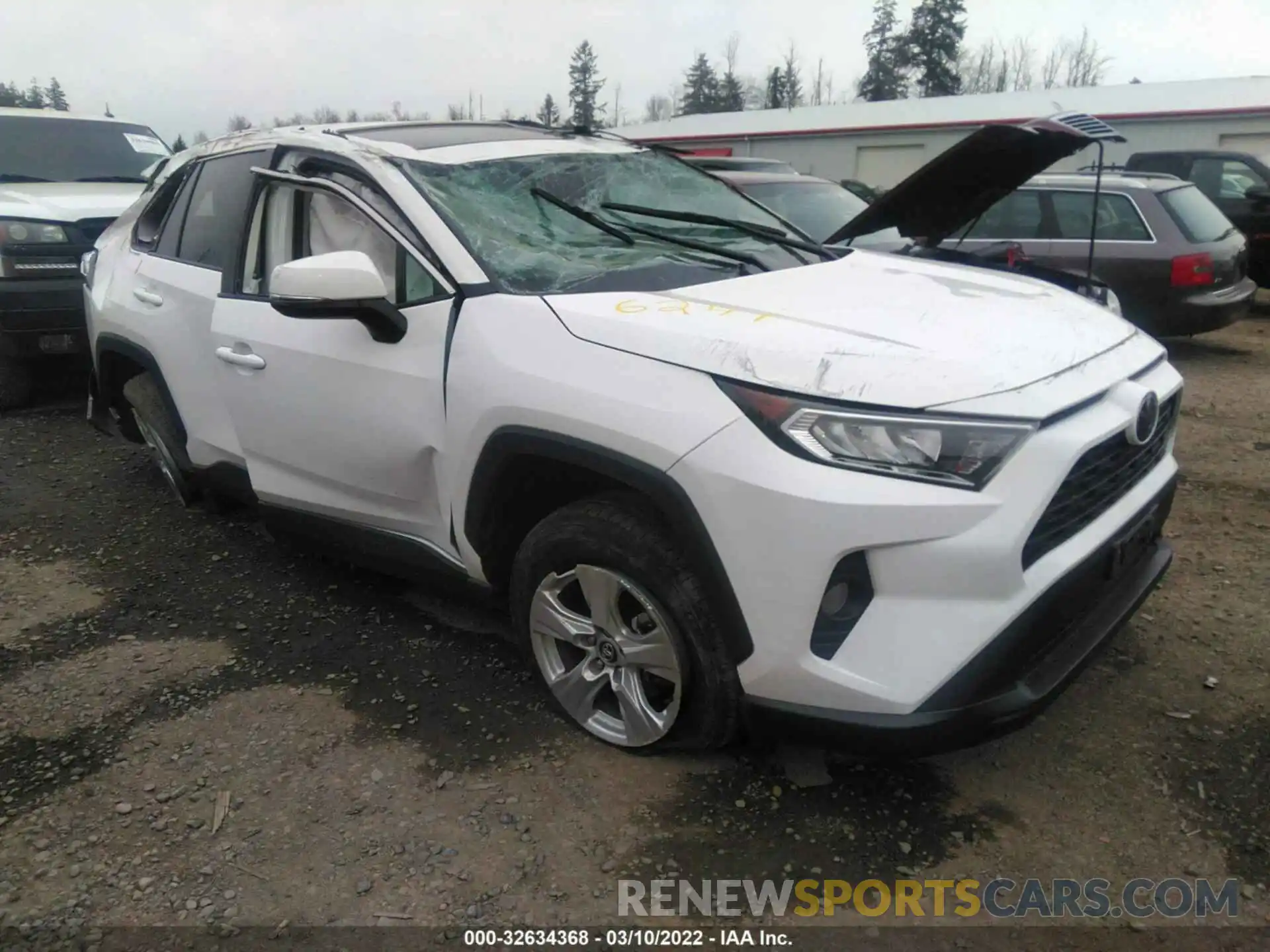 1 Photograph of a damaged car 2T3P1RFV6LW119626 TOYOTA RAV4 2020