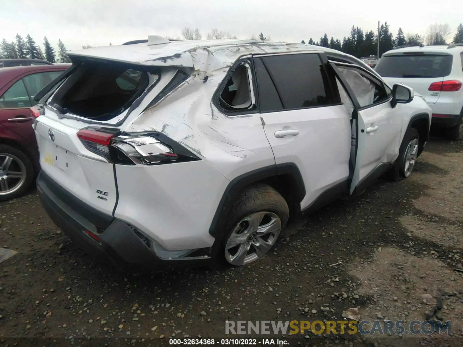 4 Photograph of a damaged car 2T3P1RFV6LW119626 TOYOTA RAV4 2020