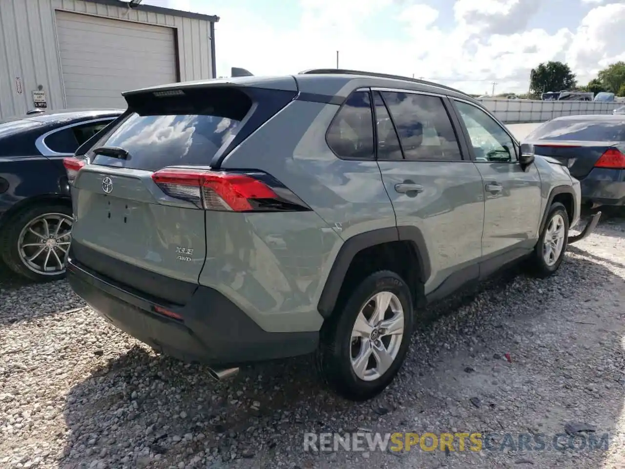 4 Photograph of a damaged car 2T3P1RFV7LC100021 TOYOTA RAV4 2020