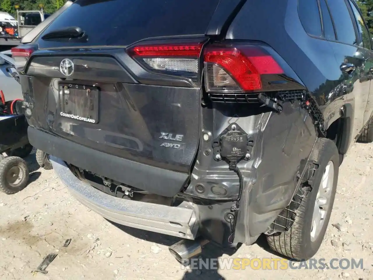 9 Photograph of a damaged car 2T3P1RFV7LC104702 TOYOTA RAV4 2020