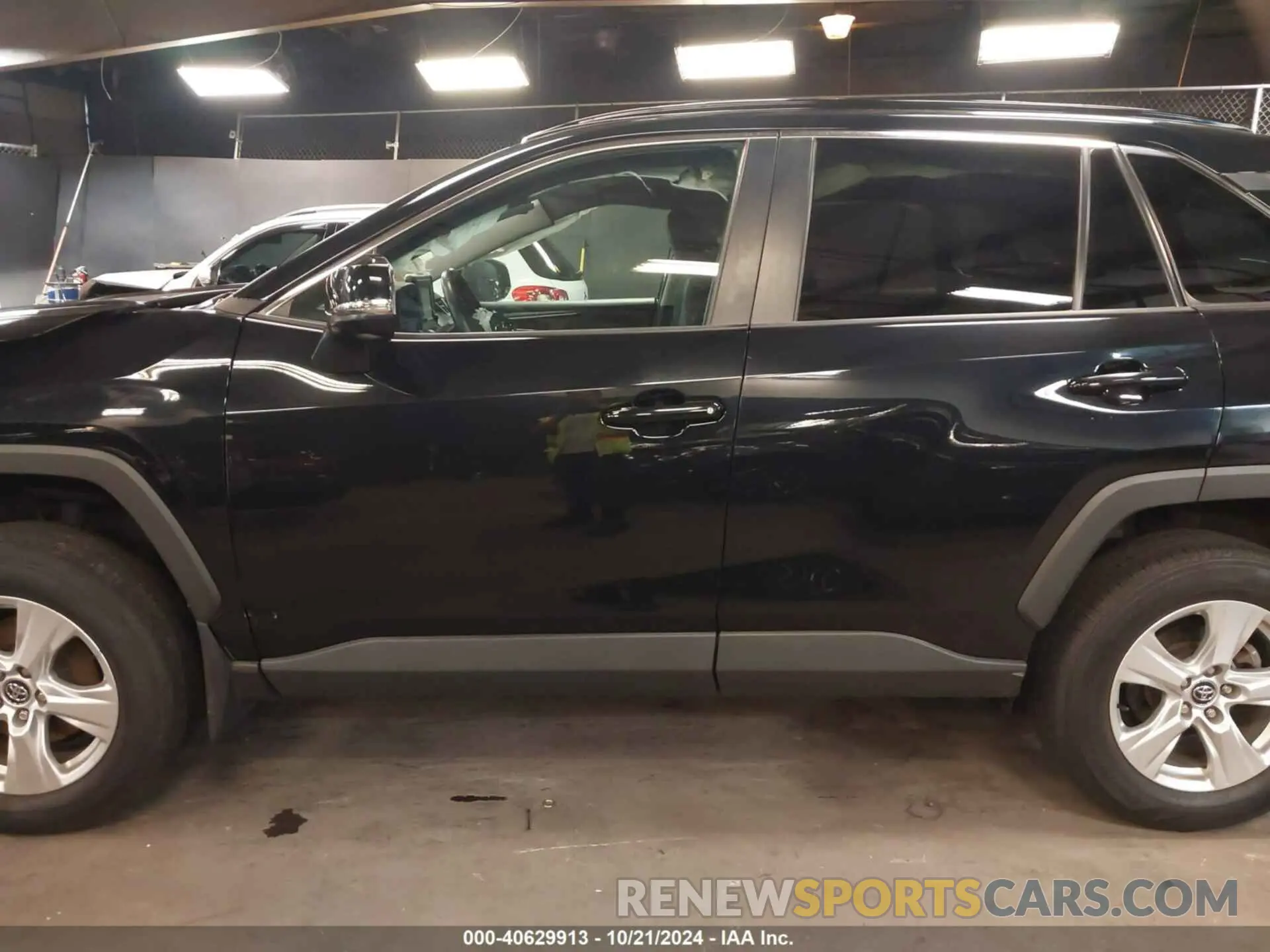 14 Photograph of a damaged car 2T3P1RFV7LW101300 TOYOTA RAV4 2020