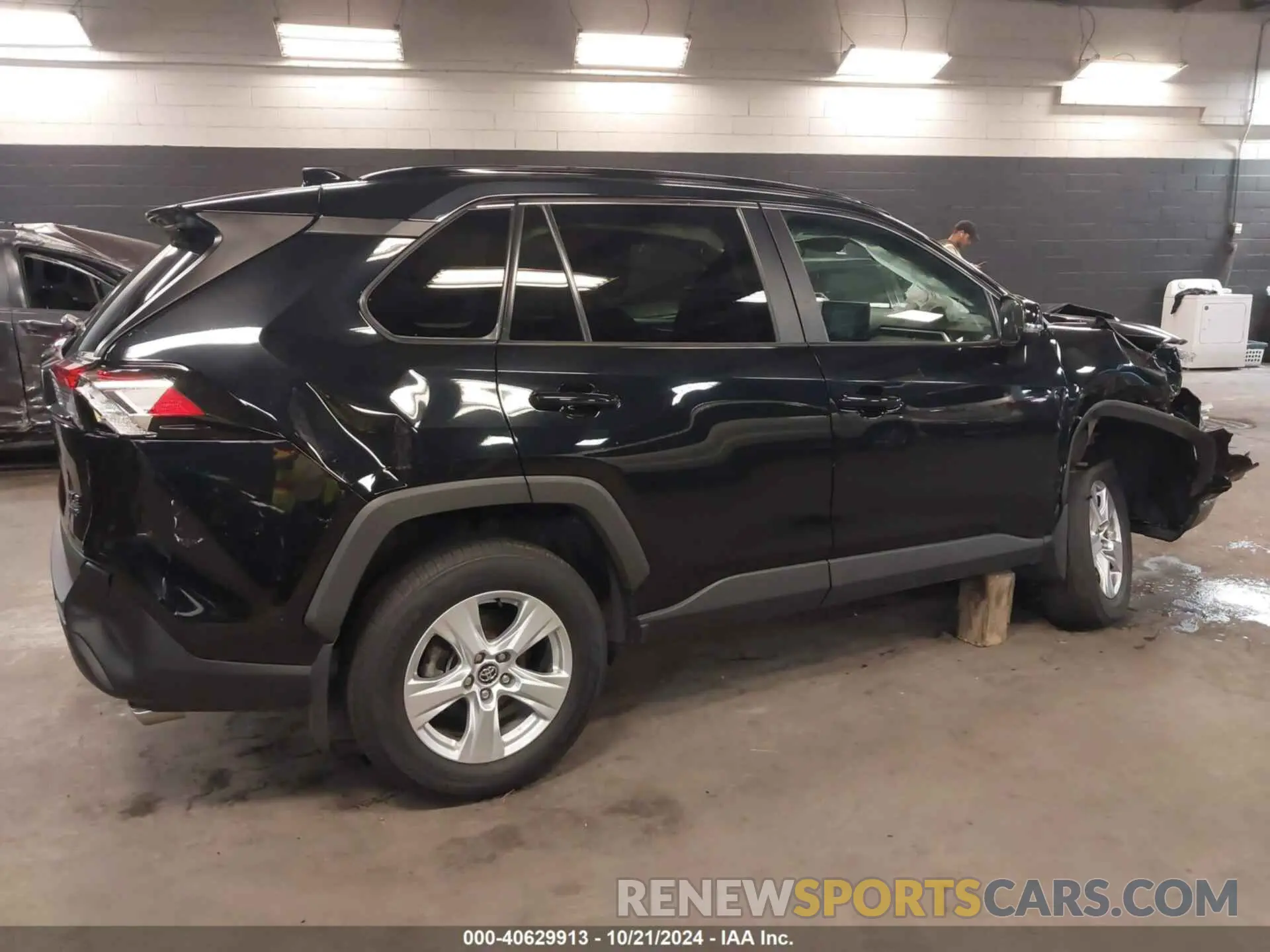 4 Photograph of a damaged car 2T3P1RFV7LW101300 TOYOTA RAV4 2020