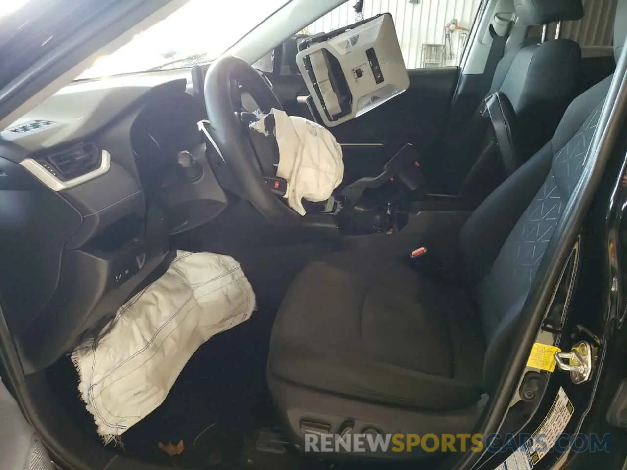 7 Photograph of a damaged car 2T3P1RFV7LW119912 TOYOTA RAV4 2020