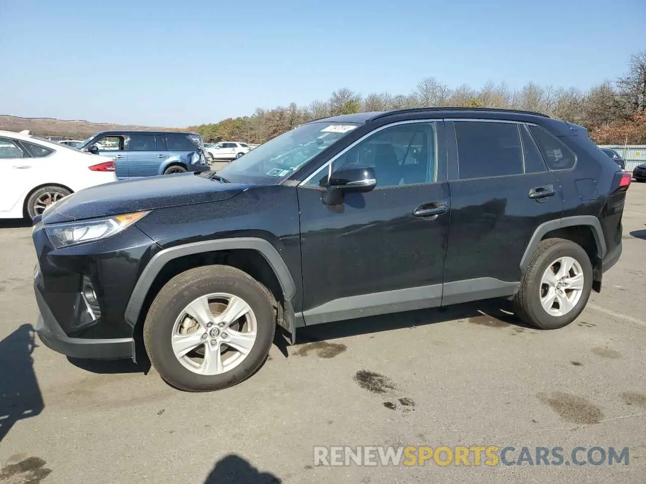 1 Photograph of a damaged car 2T3P1RFV8LC075971 TOYOTA RAV4 2020