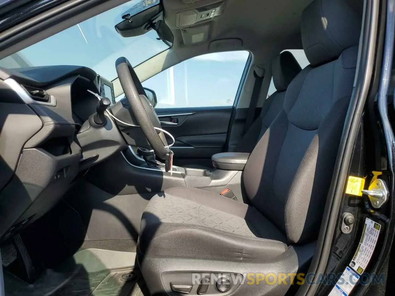7 Photograph of a damaged car 2T3P1RFV8LC075971 TOYOTA RAV4 2020