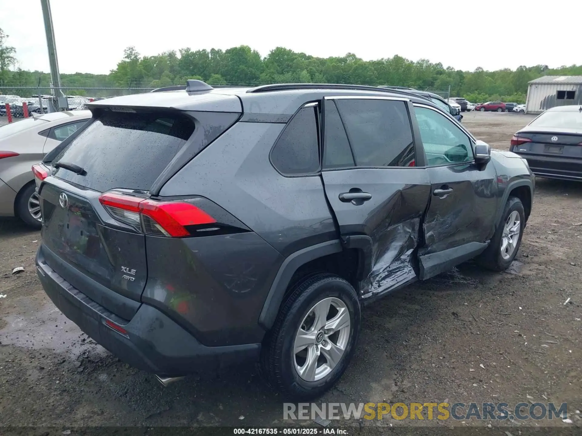 4 Photograph of a damaged car 2T3P1RFV8LC090423 TOYOTA RAV4 2020