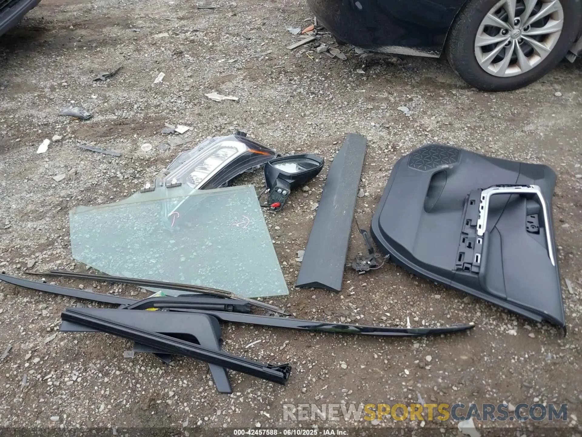 12 Photograph of a damaged car 2T3P1RFV8LC090681 TOYOTA RAV4 2020