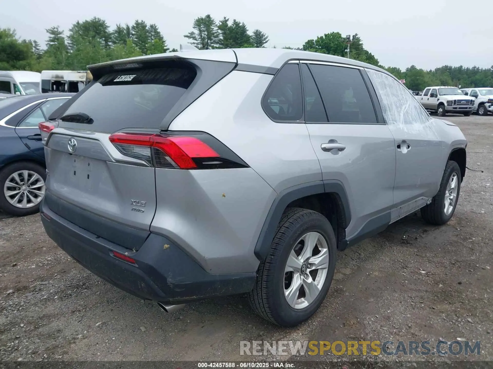 4 Photograph of a damaged car 2T3P1RFV8LC090681 TOYOTA RAV4 2020