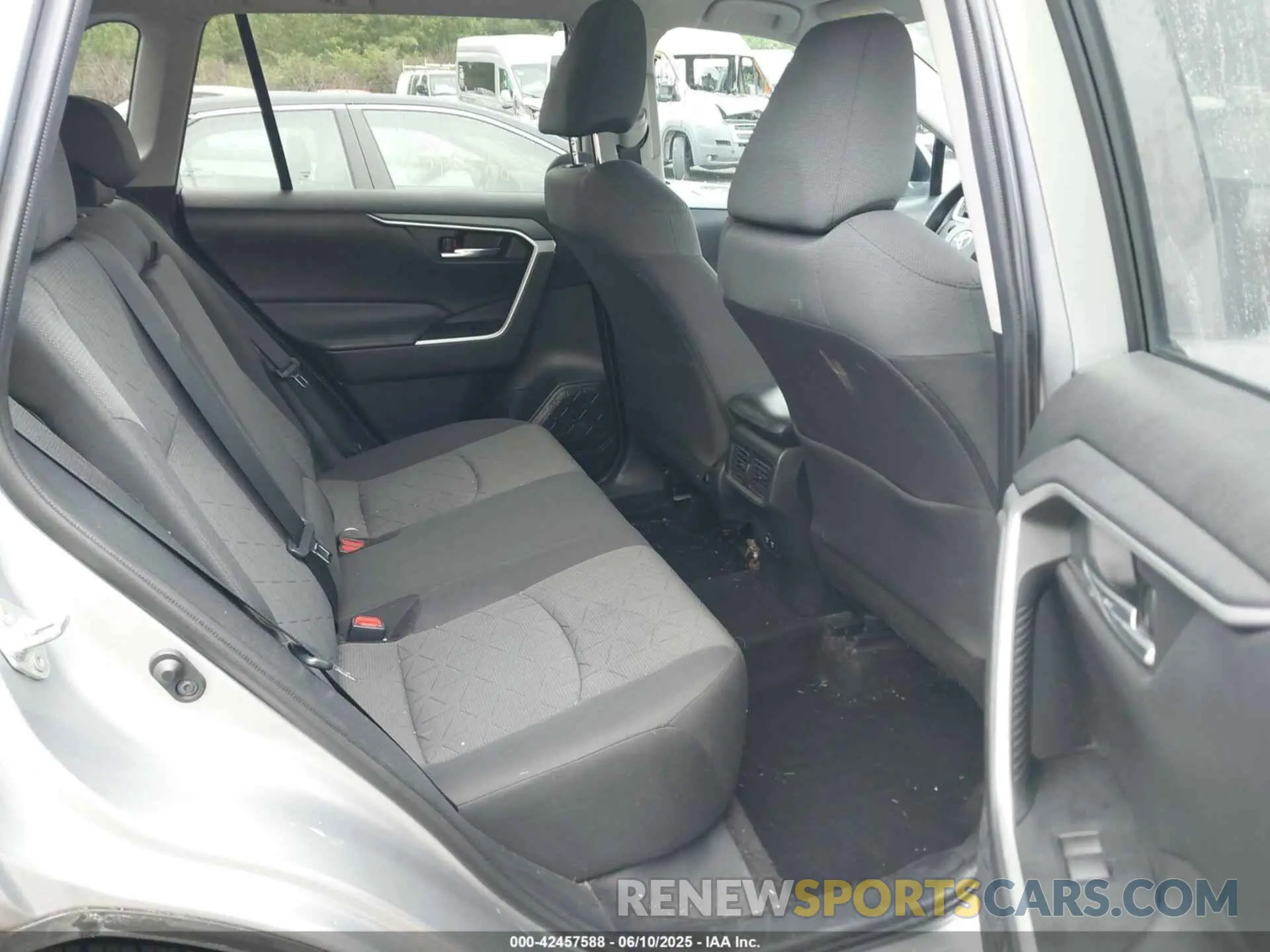 8 Photograph of a damaged car 2T3P1RFV8LC090681 TOYOTA RAV4 2020